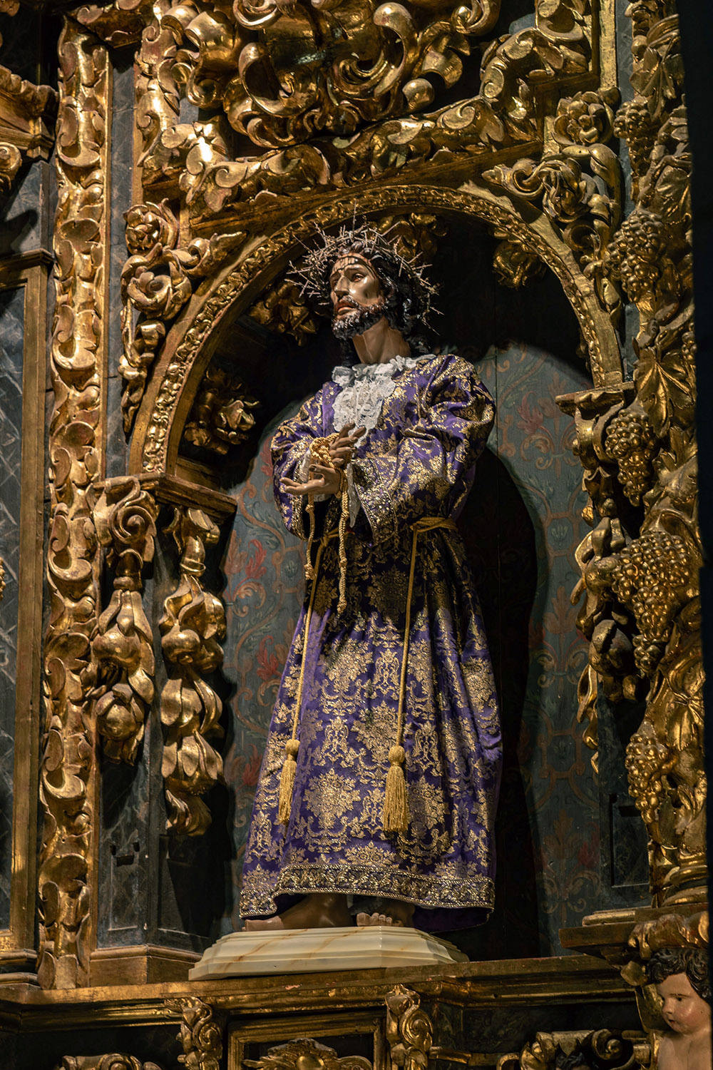 Detalle de la talla policromada del Señor de las Espinas